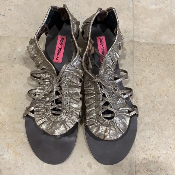 Betsey Johnson CICII Shimmer Ruffle Sandal 7 - Picture 3 of 9